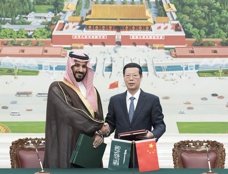 8月30日,中共中央政治局常委、國務院副總理、中沙高級別聯合委員會中方牽頭人張高麗在北京和沙特王儲繼承人兼第二副首相、國防大臣、中沙高級別聯合委員會沙方牽頭人穆罕默德共同主持中沙高委會首次會議。這是會后,張高麗和穆罕默德簽署《中國政府和沙特政府關于成立中沙高級別聯合委員會的協定》等相關文件。