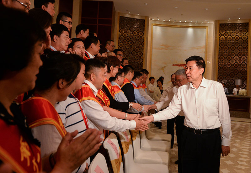 9月1日,國務委員王勇在江蘇南通會見第九屆中華慈善獎獲獎者代表。新華社記者 季春鵬 攝 9月1日,國務委員王勇在江蘇南通會見第九屆中華慈善獎獲獎者代表。新華社記者 季春鵬 攝
