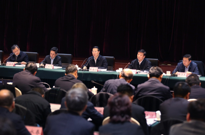 11月22日，中共中央政治局常委、國務院副總理張高麗在北京主持召開全國地理國情普查領導小組全體會議并講話。